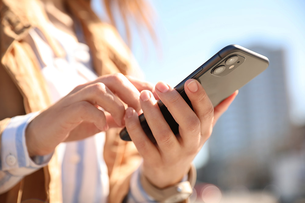 智能手機響應式網站設計策略實施與行業(yè)發(fā)展動向研究